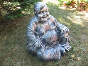 Lachender Buddha mit Gebetskette, sitzend in Silber 59 cm hoch